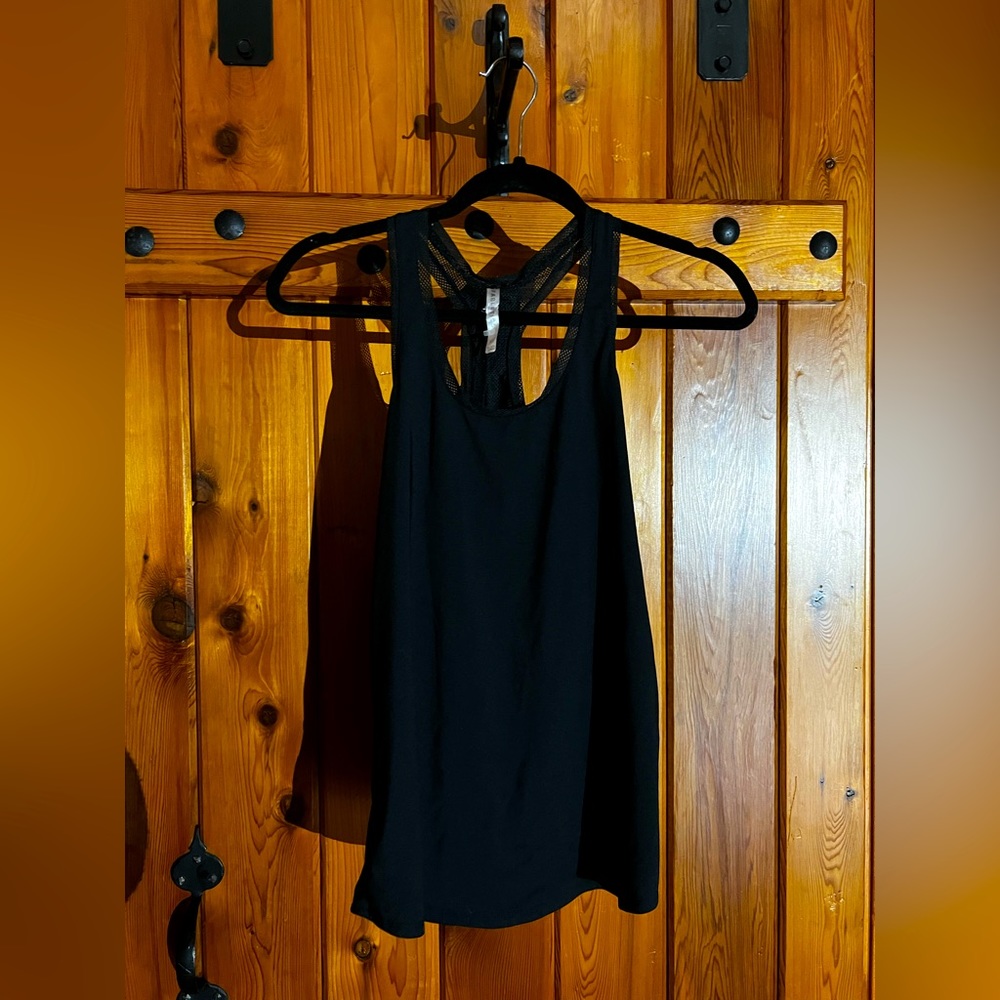 ✨Fabletics black tank✨